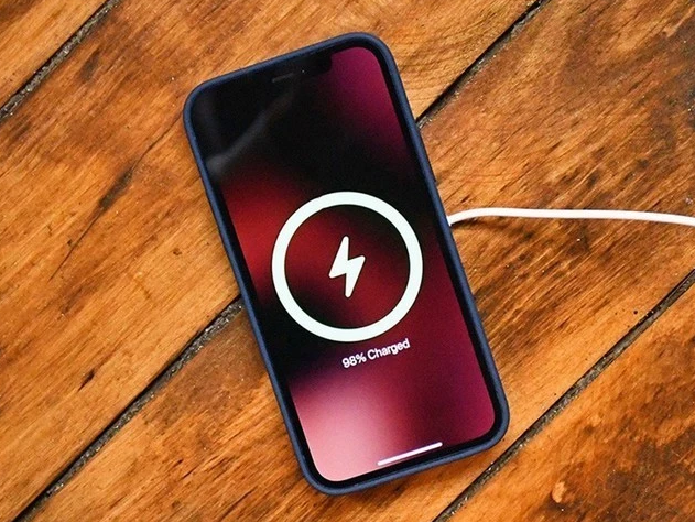 鹤峰苹果手机维修分享iPhone 12可以随便充电吗 